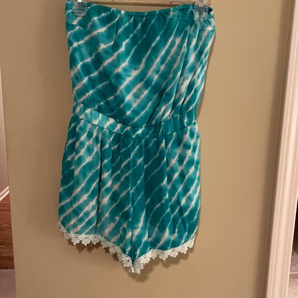 Charlotte Russe romper - Picture 1 of 2